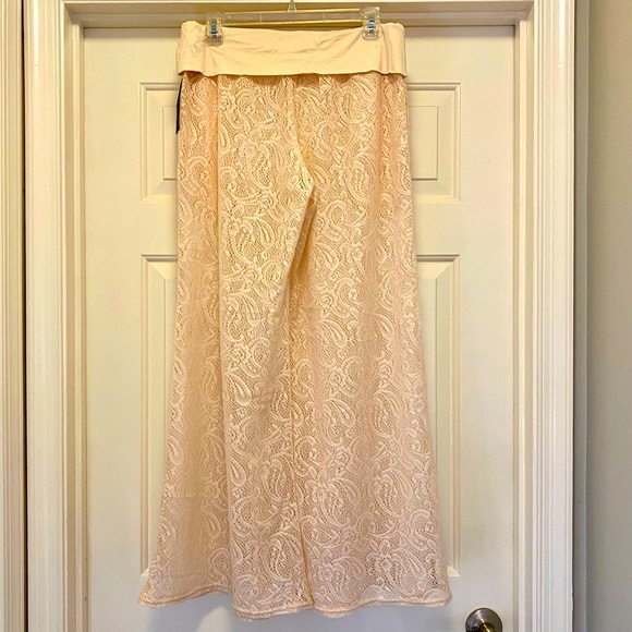 Kenneth Cole Lace Cover-up Pants, size L - Picture 4 of 7